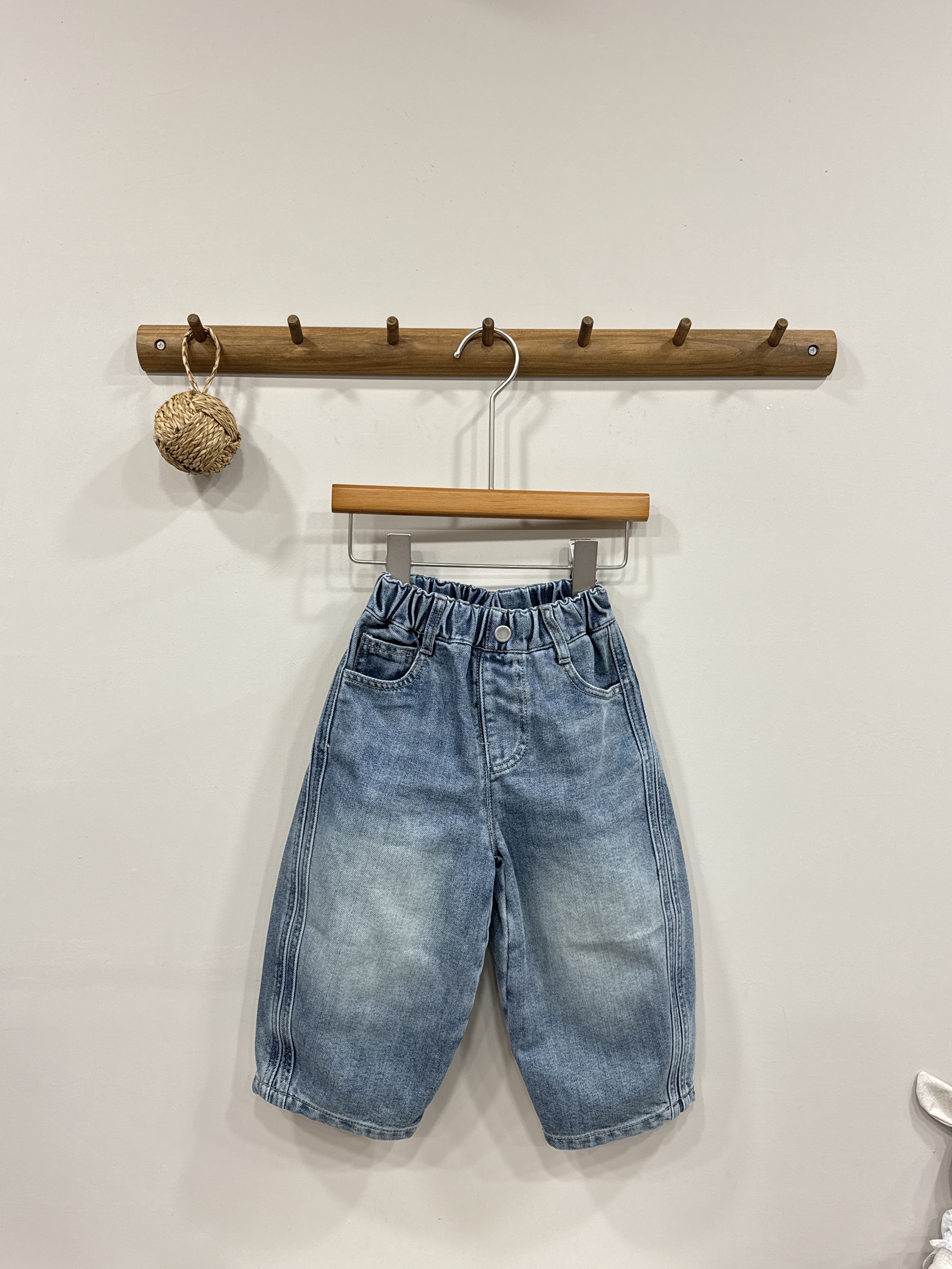 A03112雙褲縫設計牛仔褲