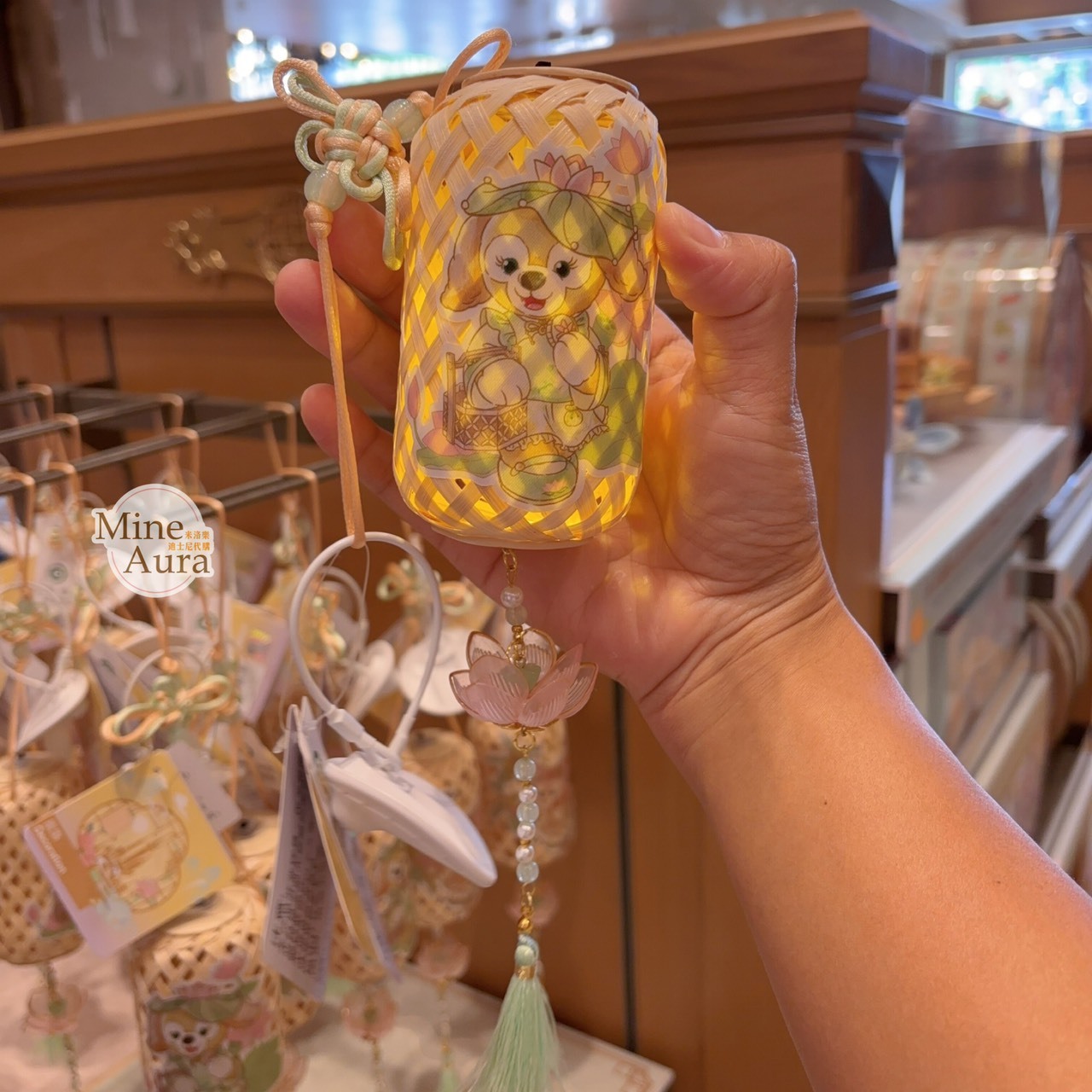 達菲和朋友們 花間綺夢系列 玲娜貝兒 Linabell 可琦安 餅乾 CookieAnn 可發光 燈籠造型 流蘇掛飾 -上海迪士尼樂園