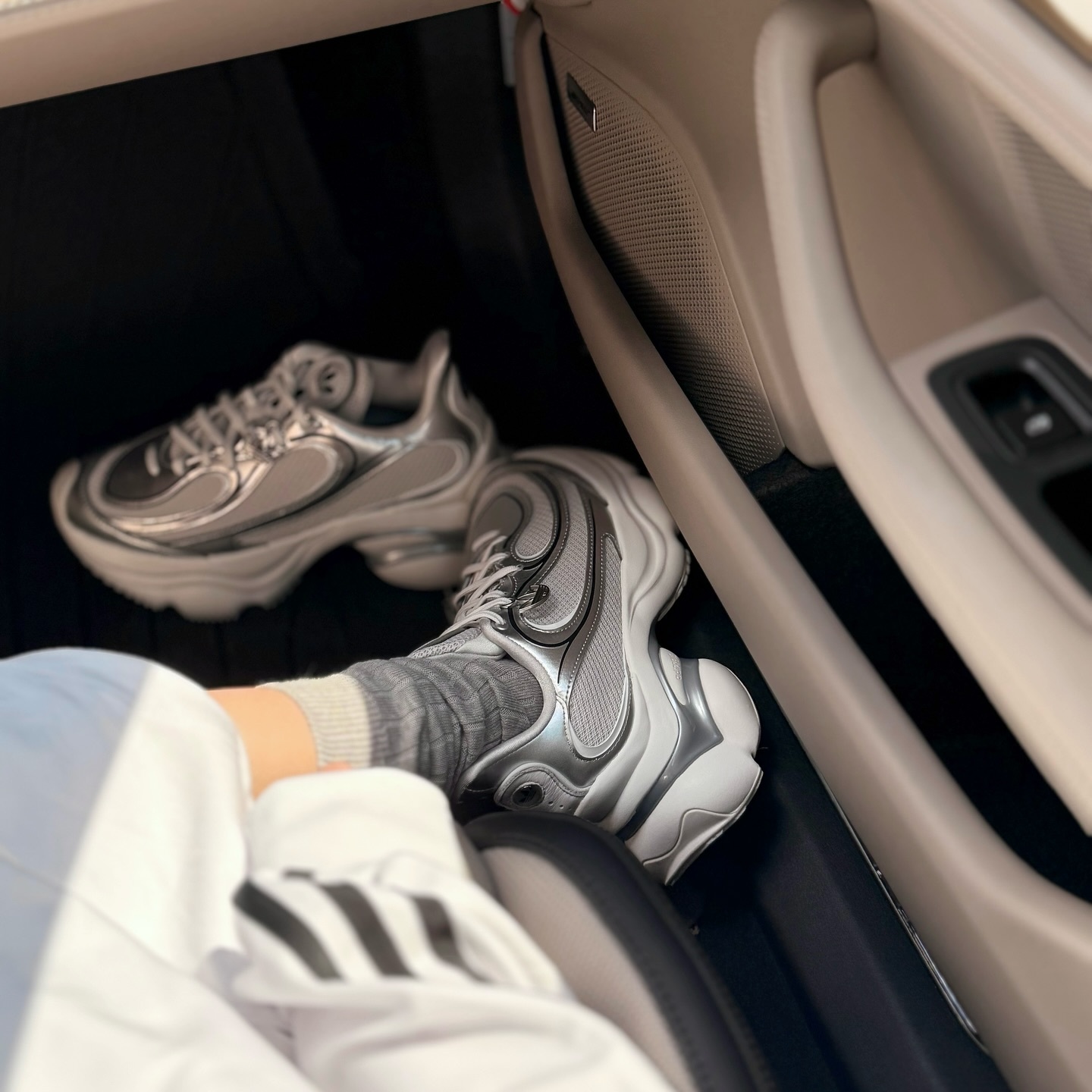 Adidas Originals Ozvenuz 奶油白銀 銀色 宋雨琦同款 增高 厚底鞋 KI0557