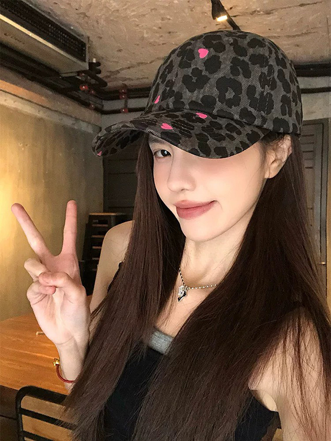 愛心豹紋鴨舌帽-預購