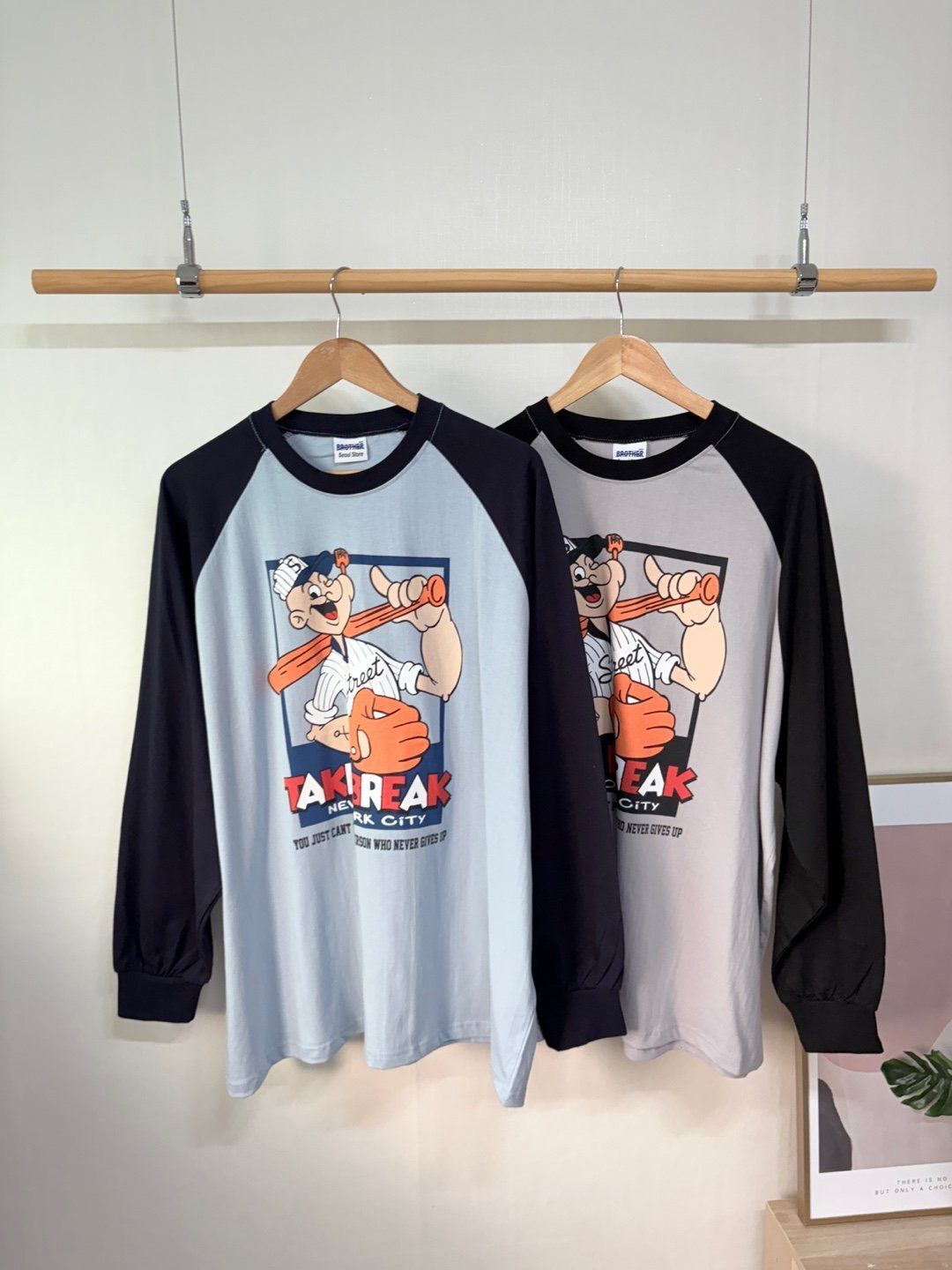 卡通圖案英文字長袖衫 MB-024T