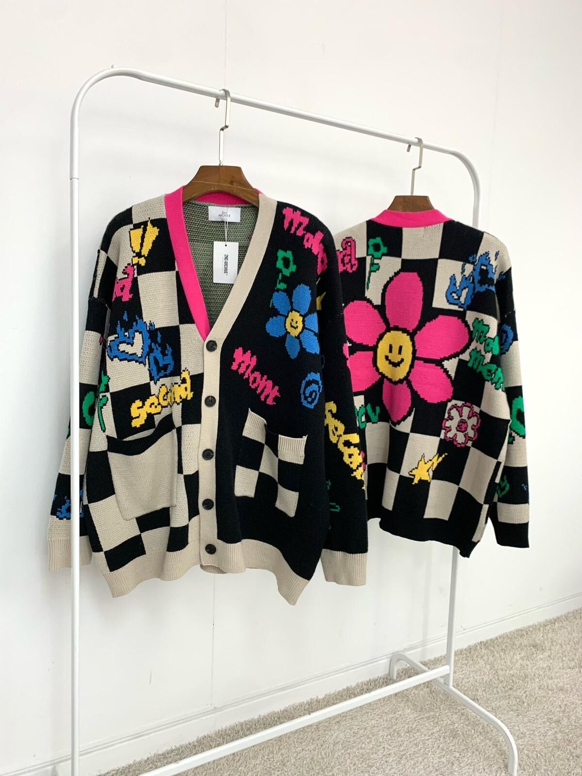 花花圖案英文字開胸針織外套 2nd-300JK