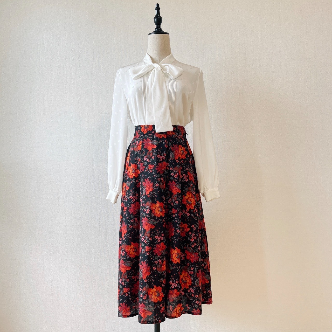 意大利製黑色大花羊毛半裙