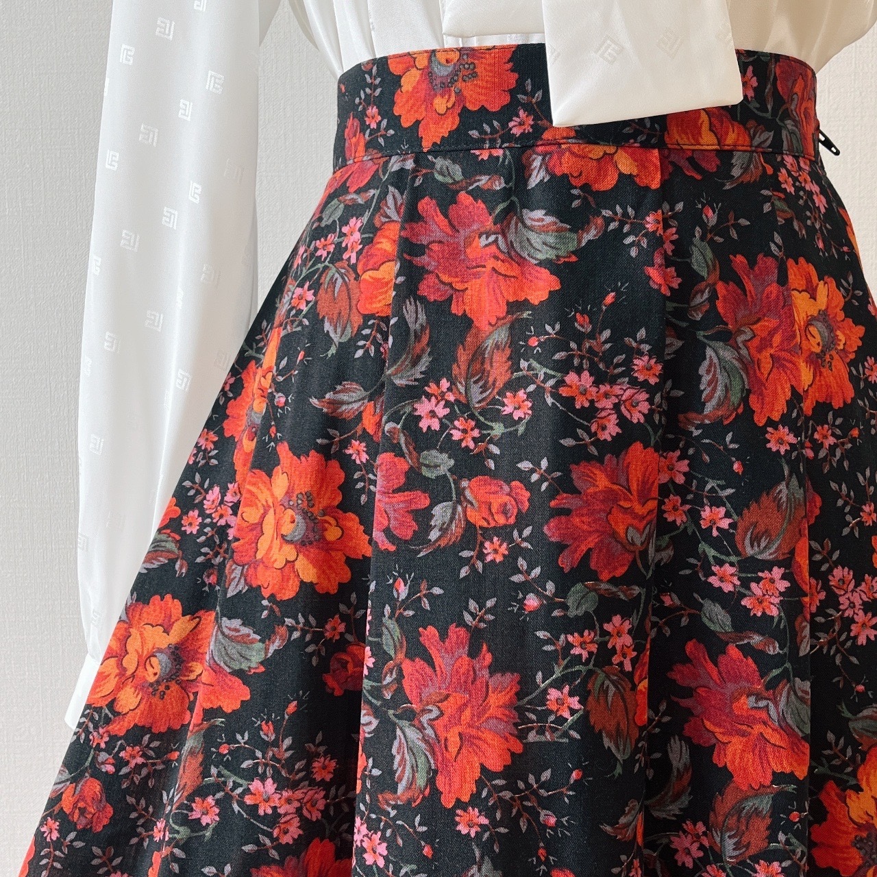 意大利製黑色大花羊毛半裙