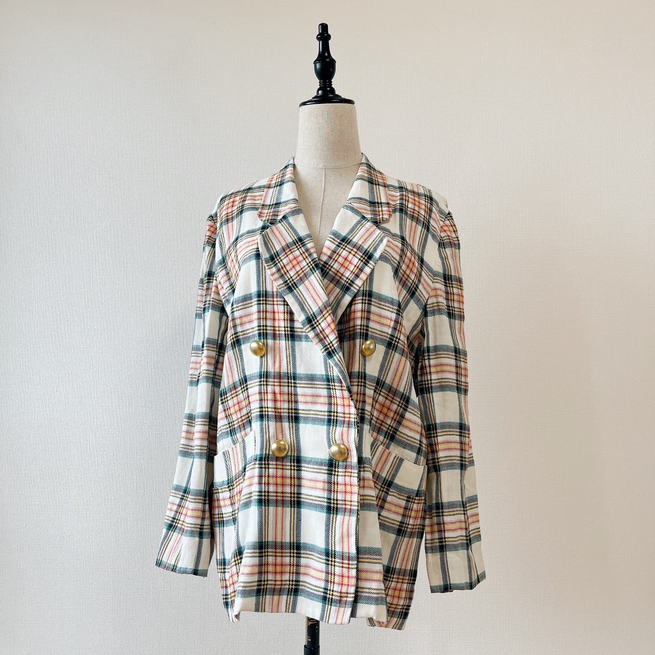 白色麻質格紋孖襟西裝外套