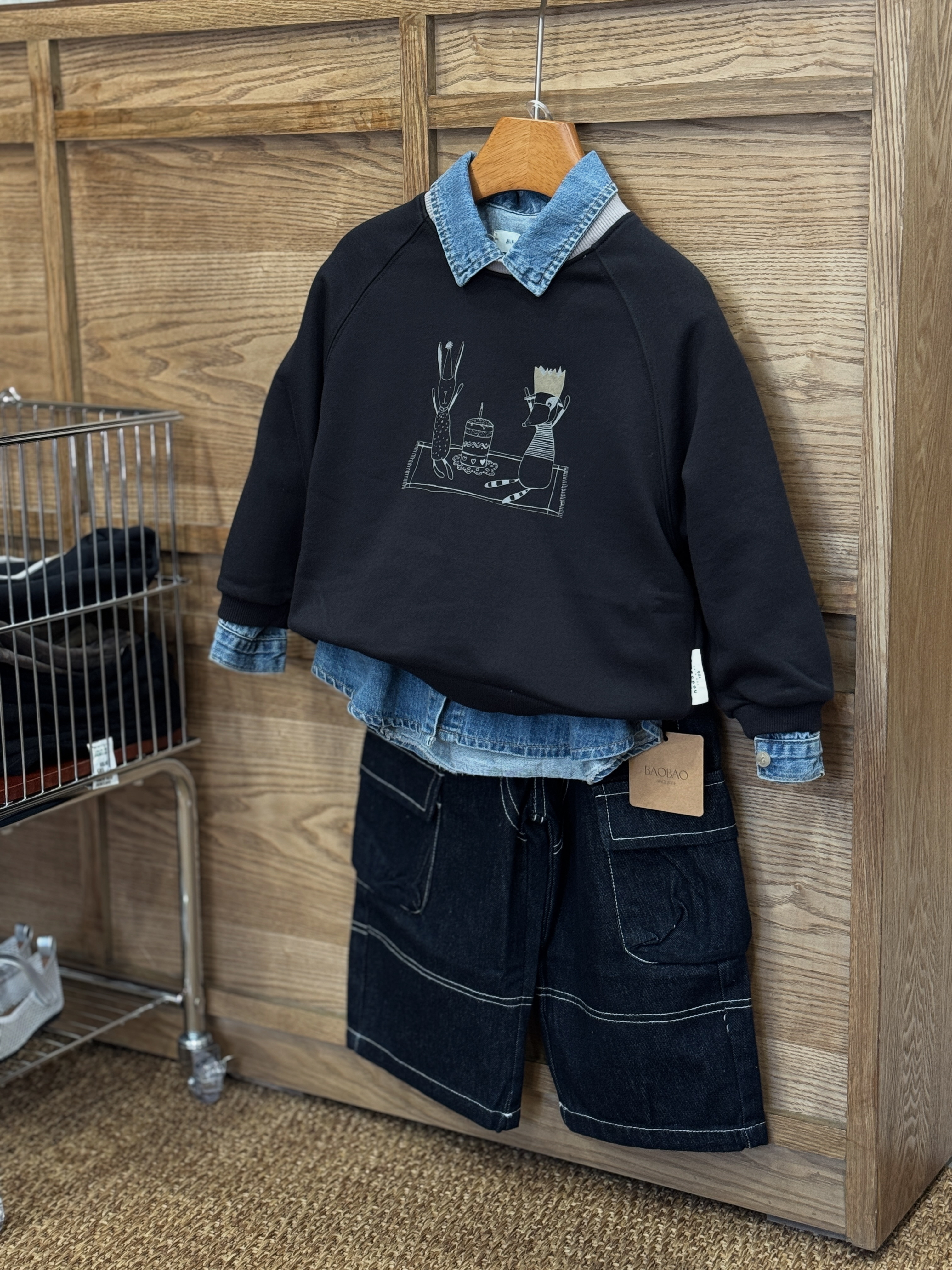 A02916拼色領插圖上衣