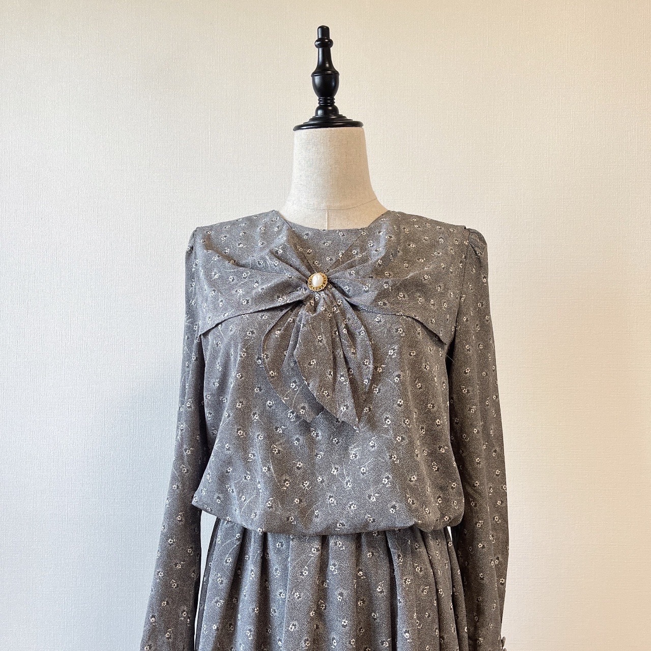 灰色小碎花古著連身裙