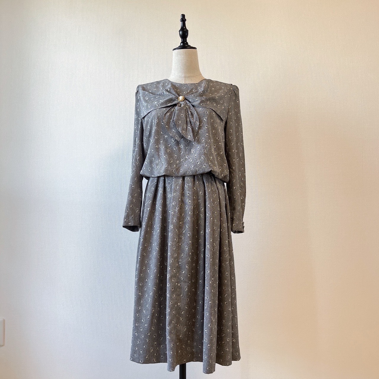 灰色小碎花古著連身裙
