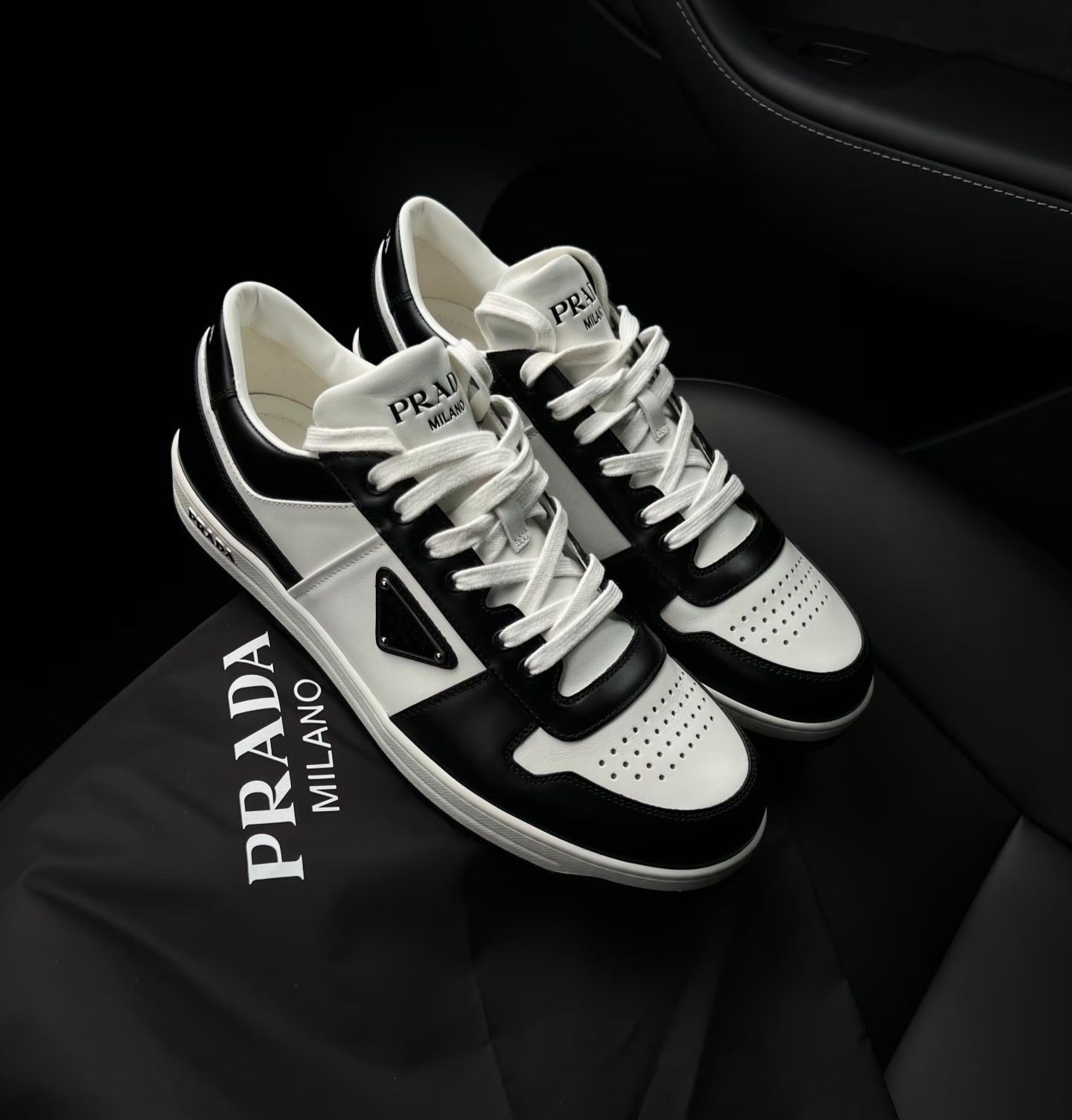 Prada 黑色併白色 Sneaker 男款