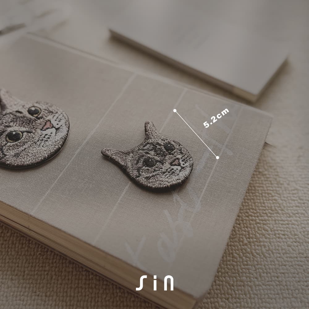 大眼虎斑小喵 Mini 迷你版 貓咪刺繡貼紙｜ Sin意工作室
