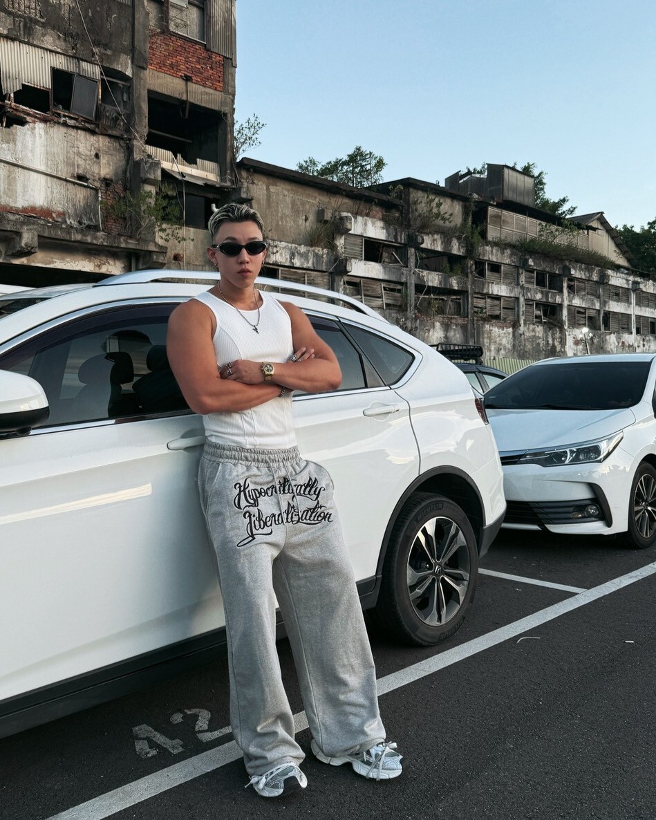 《K》刺繡字鬆弛棉寬褲