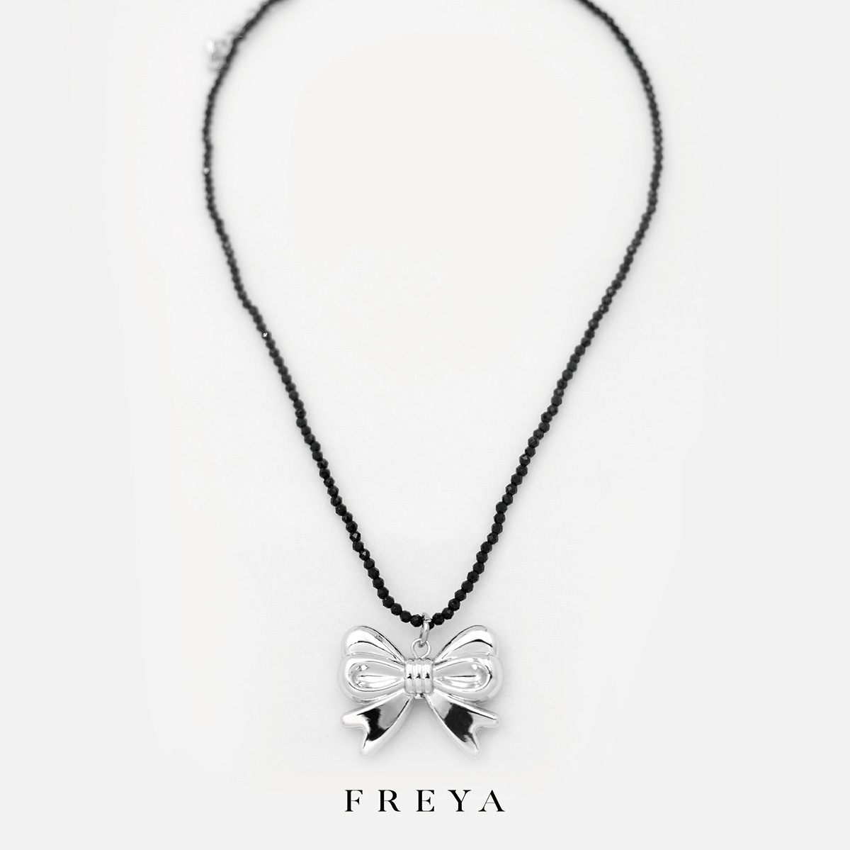FREYA  黑色蝴蝶結水晶項鍊