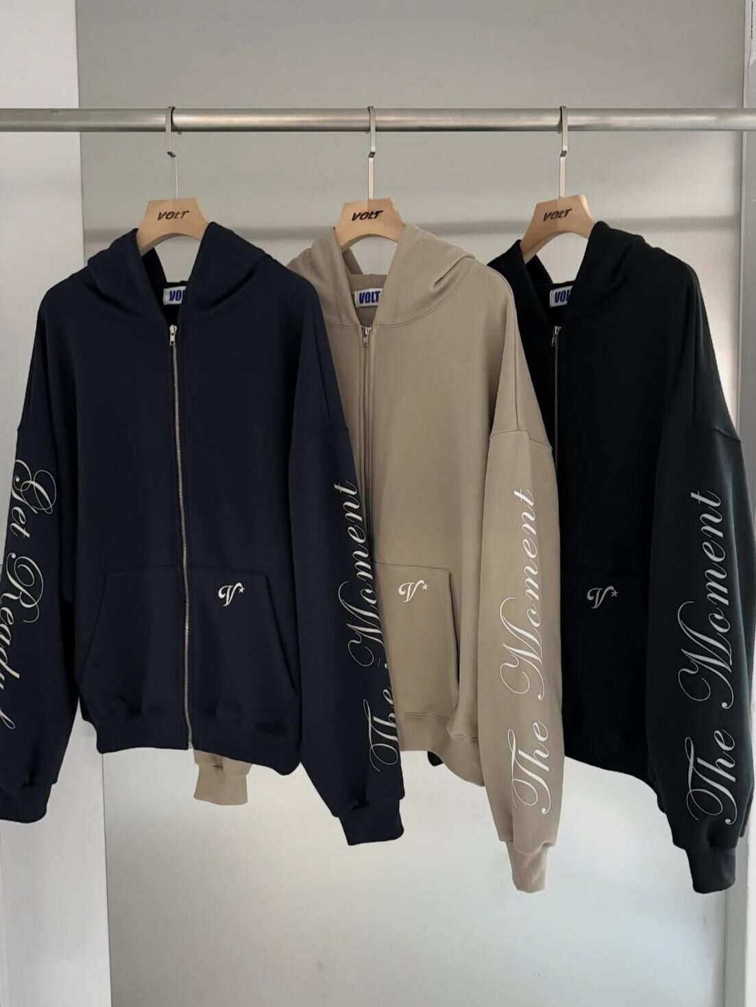 英文字連帽拉鍊外套 VOLT-108JK