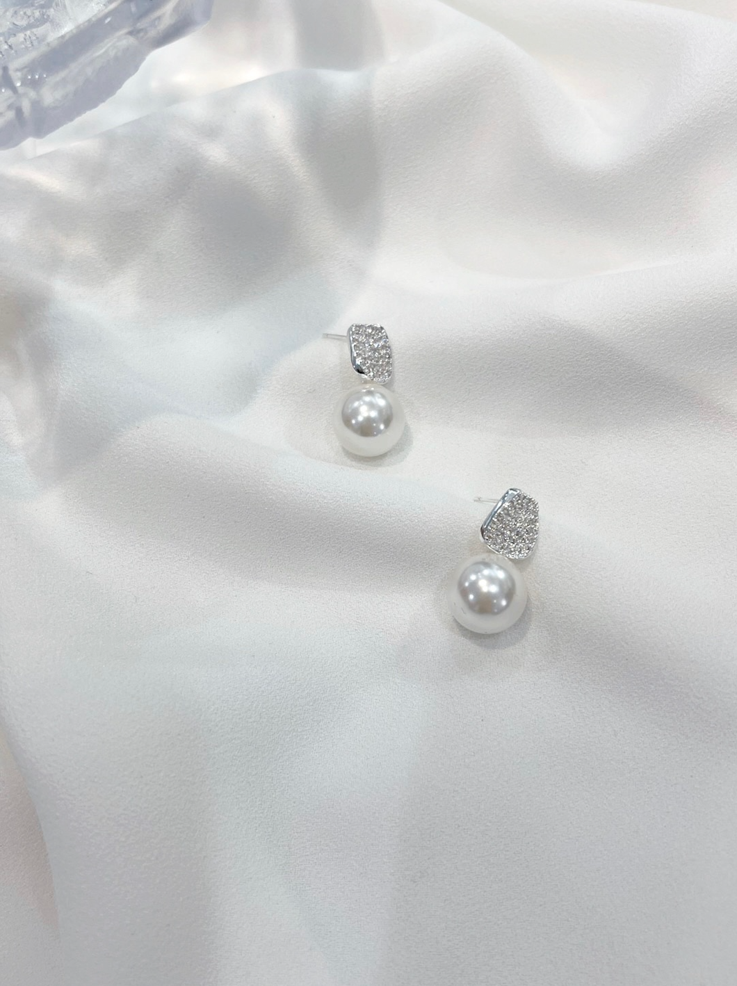 精緻珍珠鑽耳環