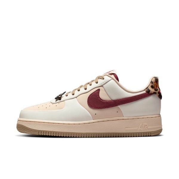 Nike 耐吉 WMNS Air Force 1 07 IM7510-262 女 運動休閒鞋 低筒 豹紋 米 酒紅