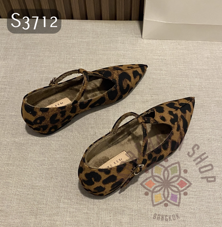 S3712 - 牛猄皮T搭帶鏤空尖頭加絨平底鞋