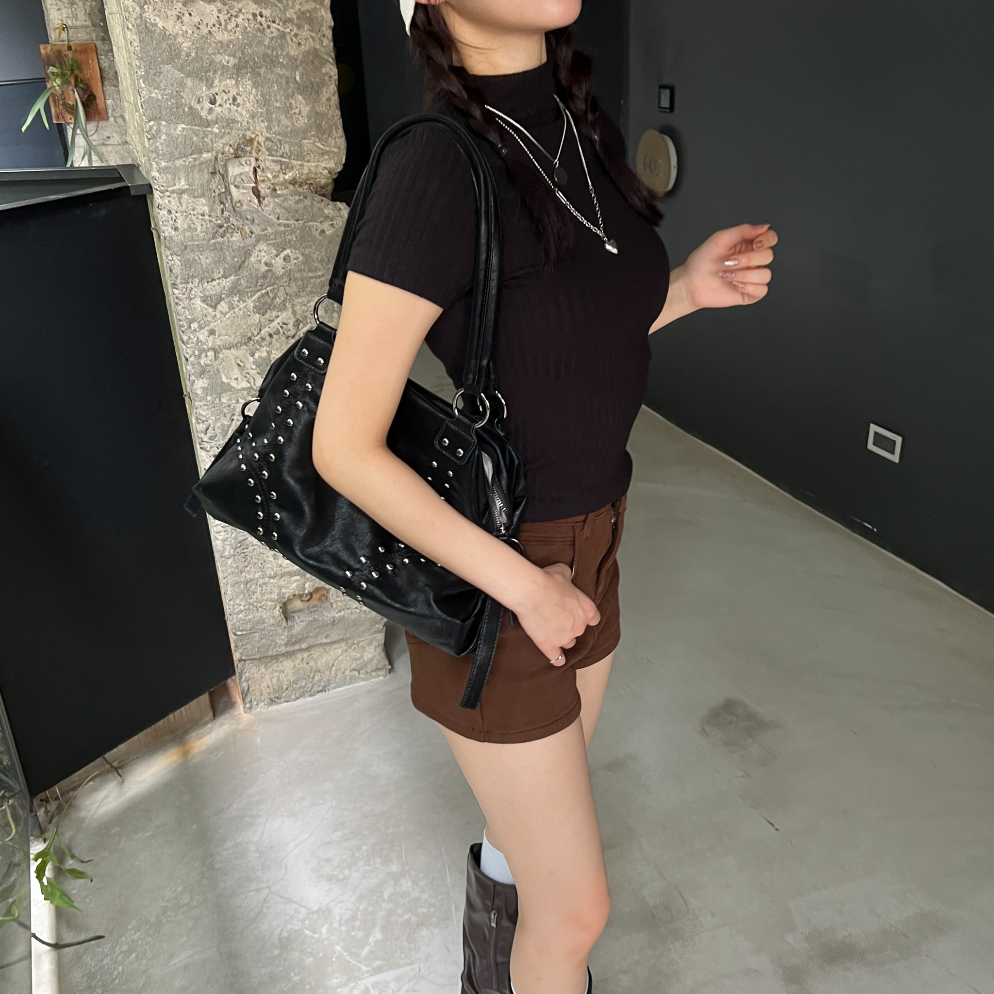 ISA_本命必買! 設計感霧面皮革鉚釘手提包_59009