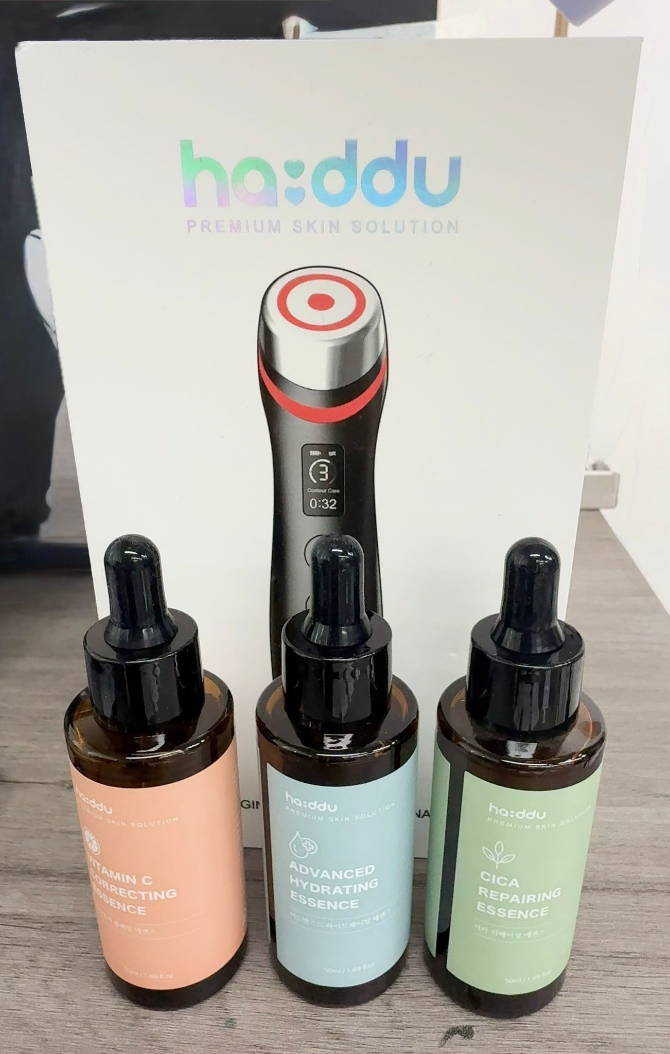 6合1美容儀+精華3支（套裝）黐線價錢$699//1套 韓國製造