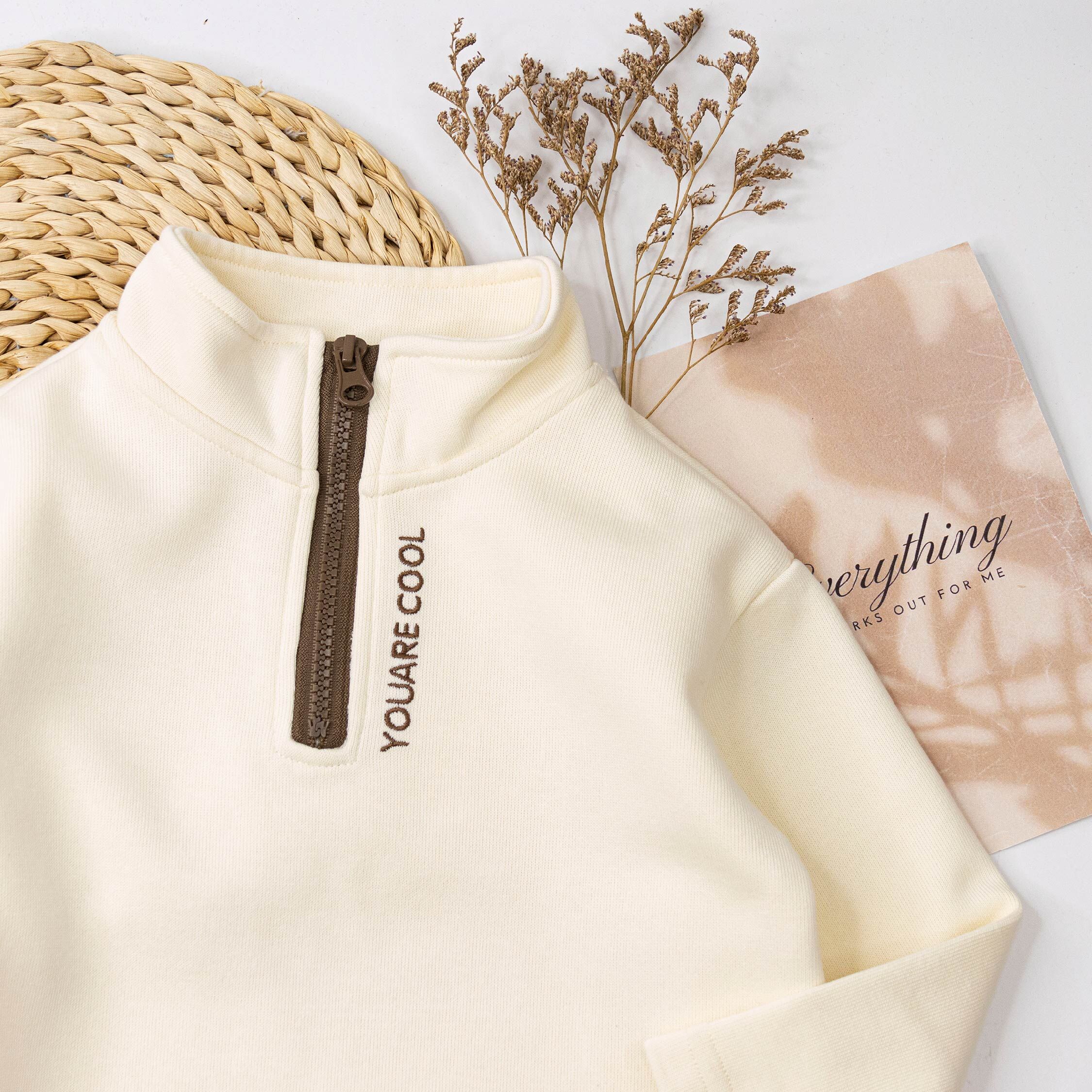 【H55210】韓系拉鍊設計英字刺繡上衣