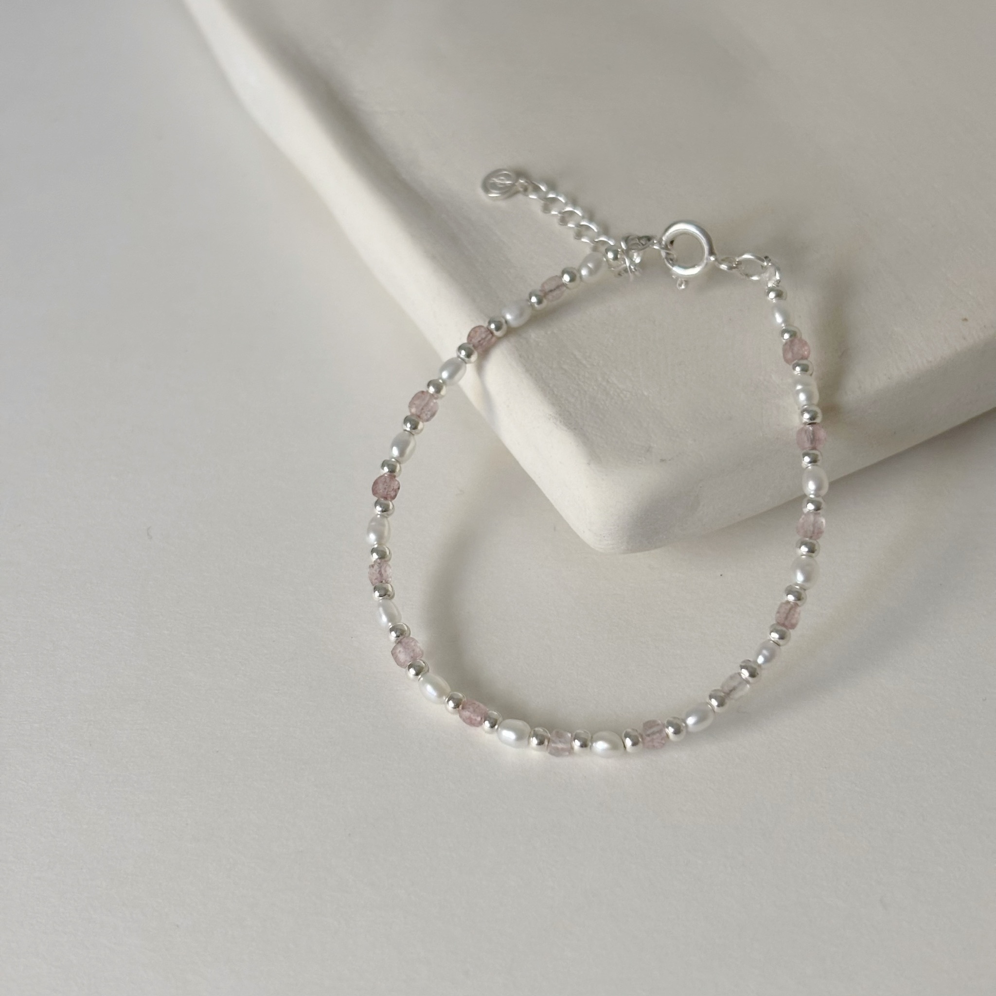 草莓奶霜手工手環