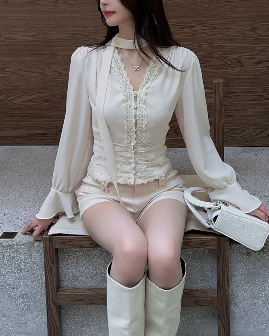 設計師家奶白色喇叭袖蕾絲收腰上衣