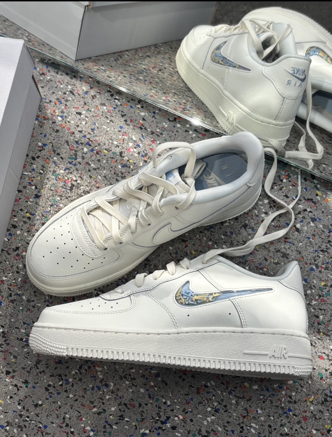 Nike Air Force 1 漂浮勾勾 奶白藍
