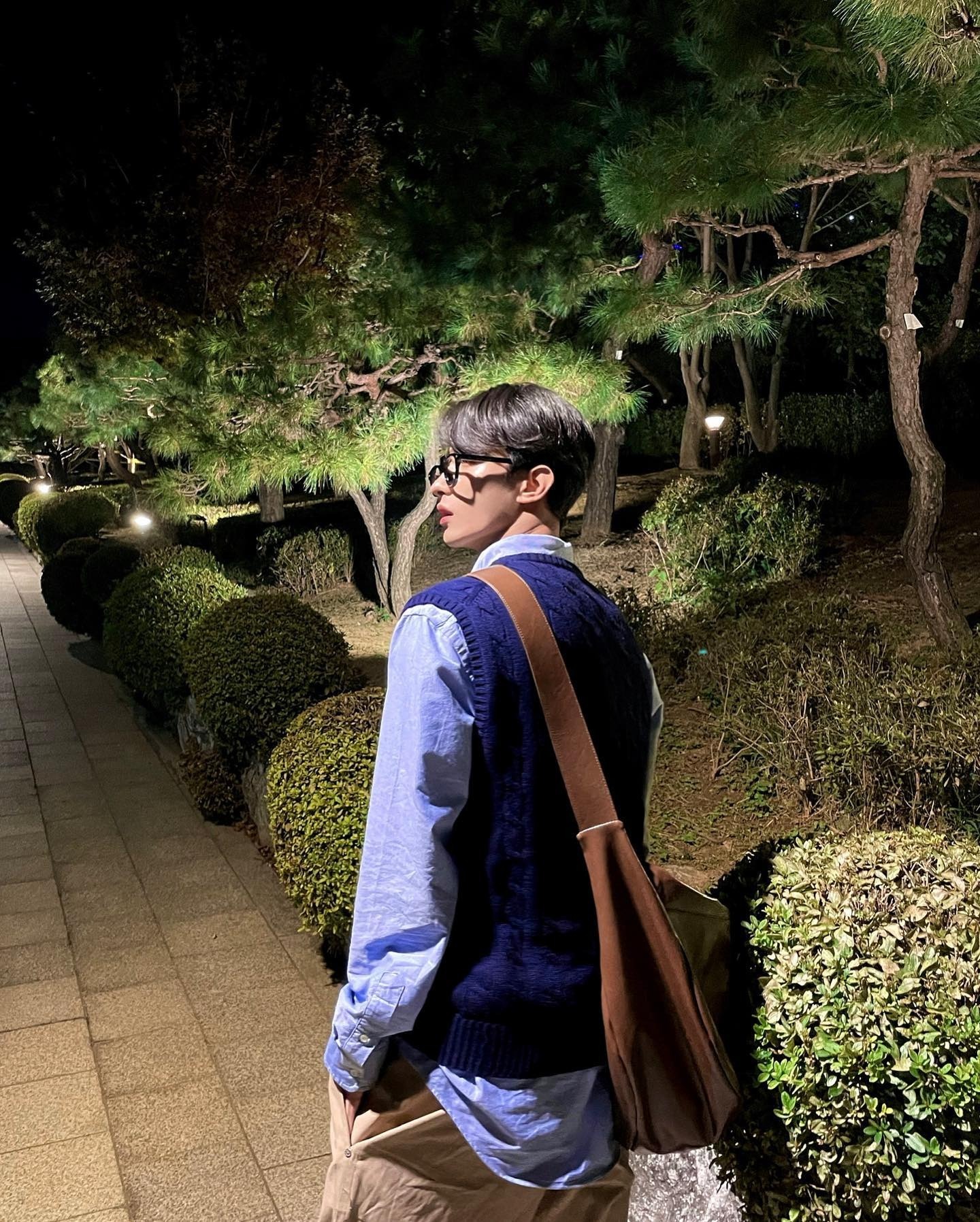 MIMTHEWARDROBE MONTA CRACK LEATHER MESSENGER BAG