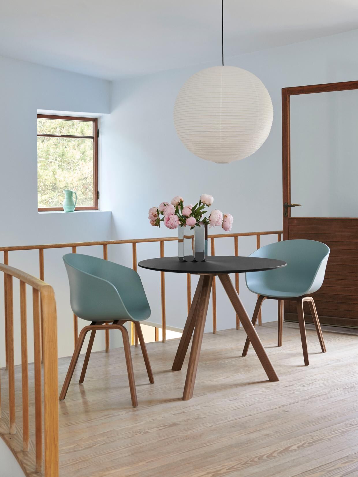 簡約北歐設計 CPH 20,2~3 人舒適聚餐的圓形餐桌