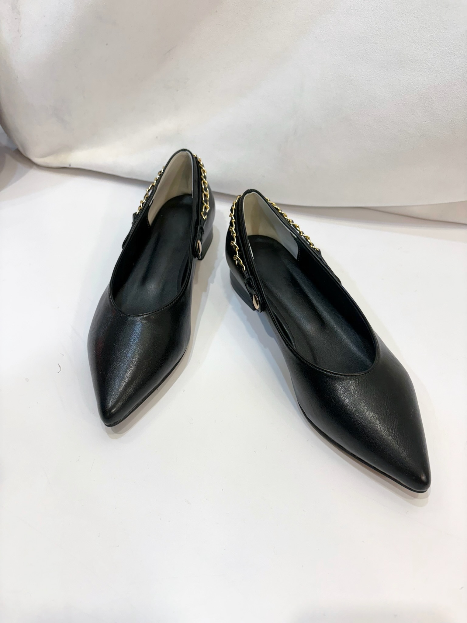 尖頭後跟鏈條平底鞋