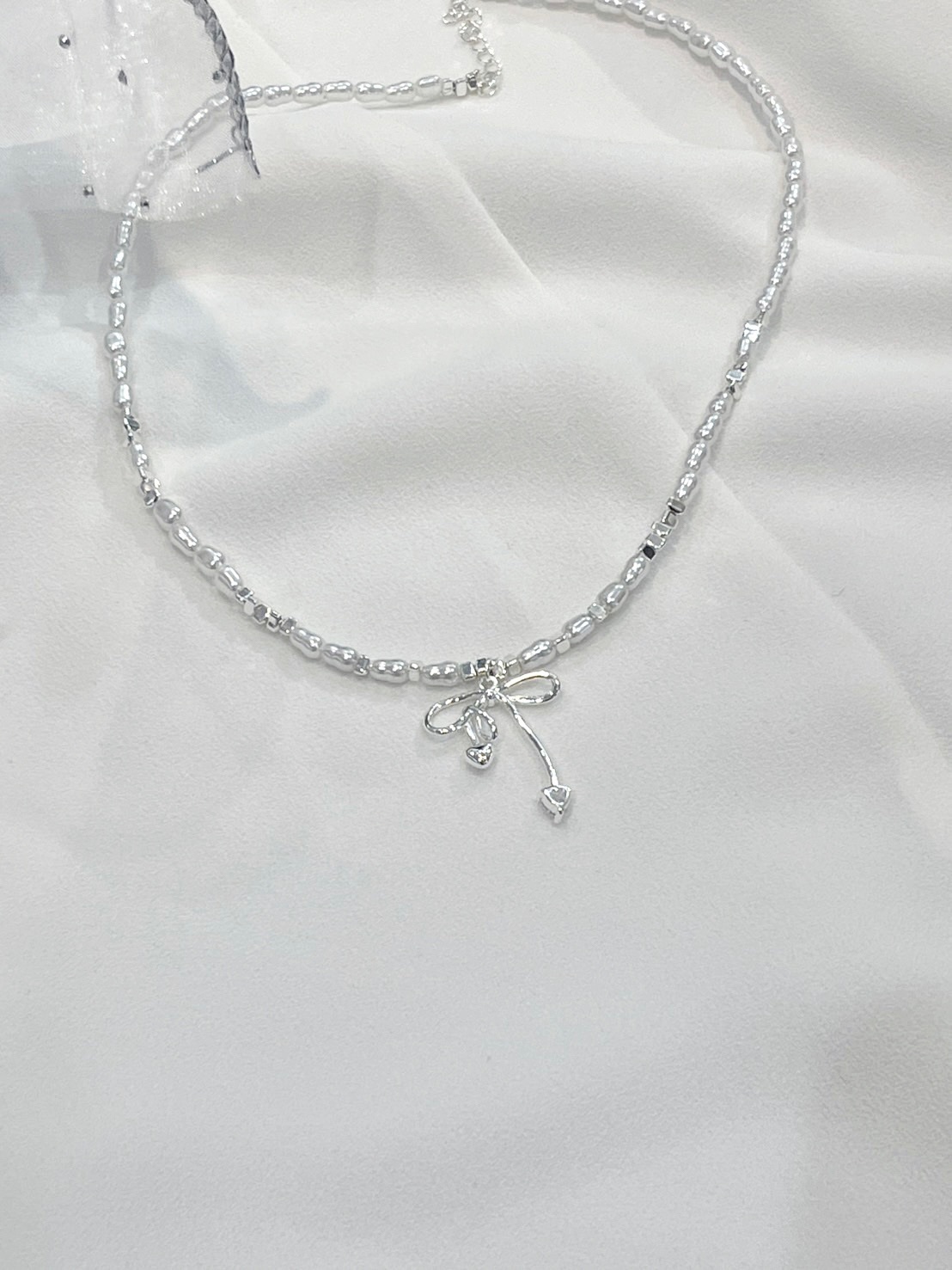 銀色流光感蝴蝶結項鍊