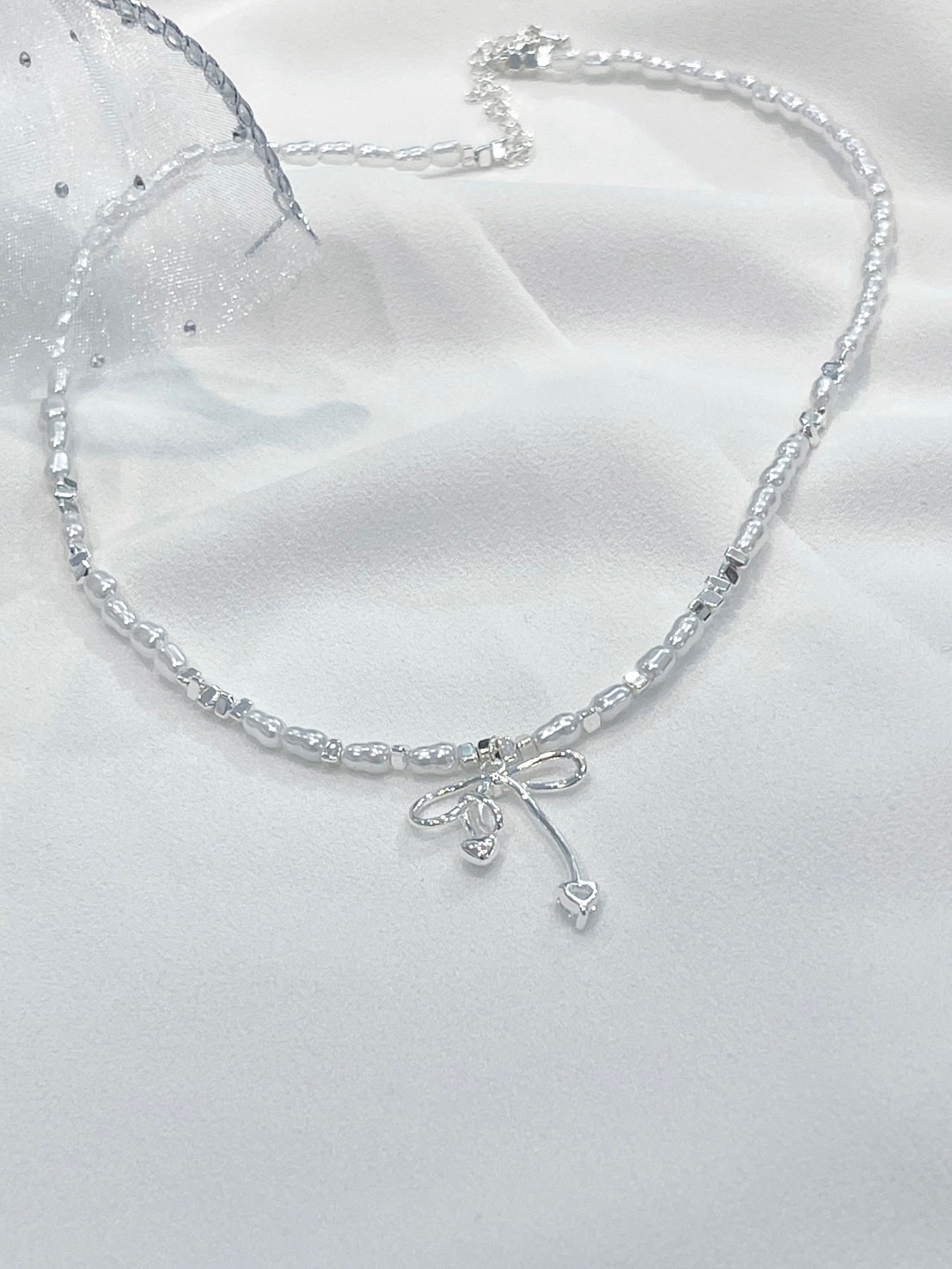 銀色流光感蝴蝶結項鍊