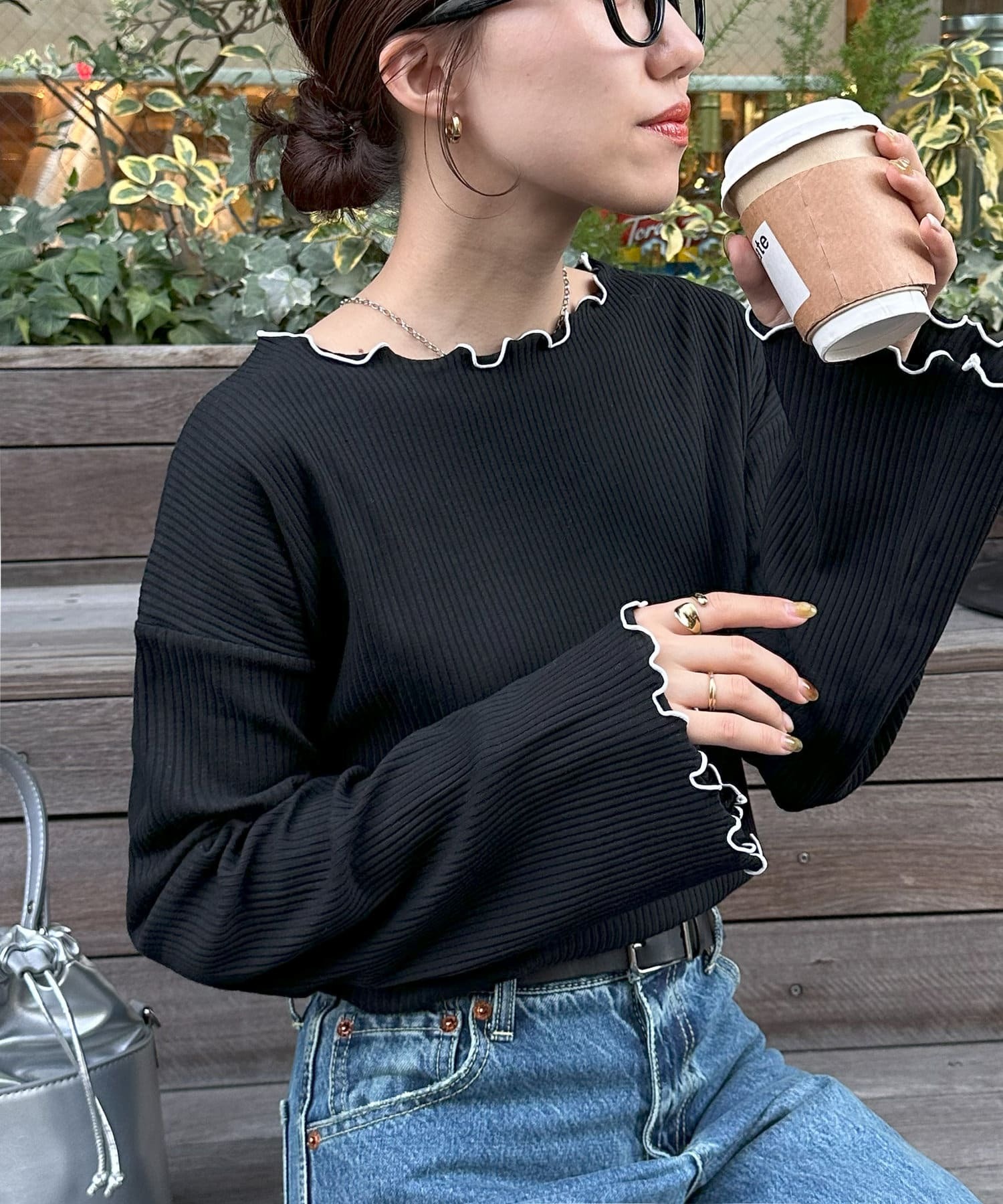 DISCOAT(ディスコート)  【新色追加!/22色展開】リブメローフレアスリーブ《WEB限定》黑色白邊（DCZ1041106A0017）