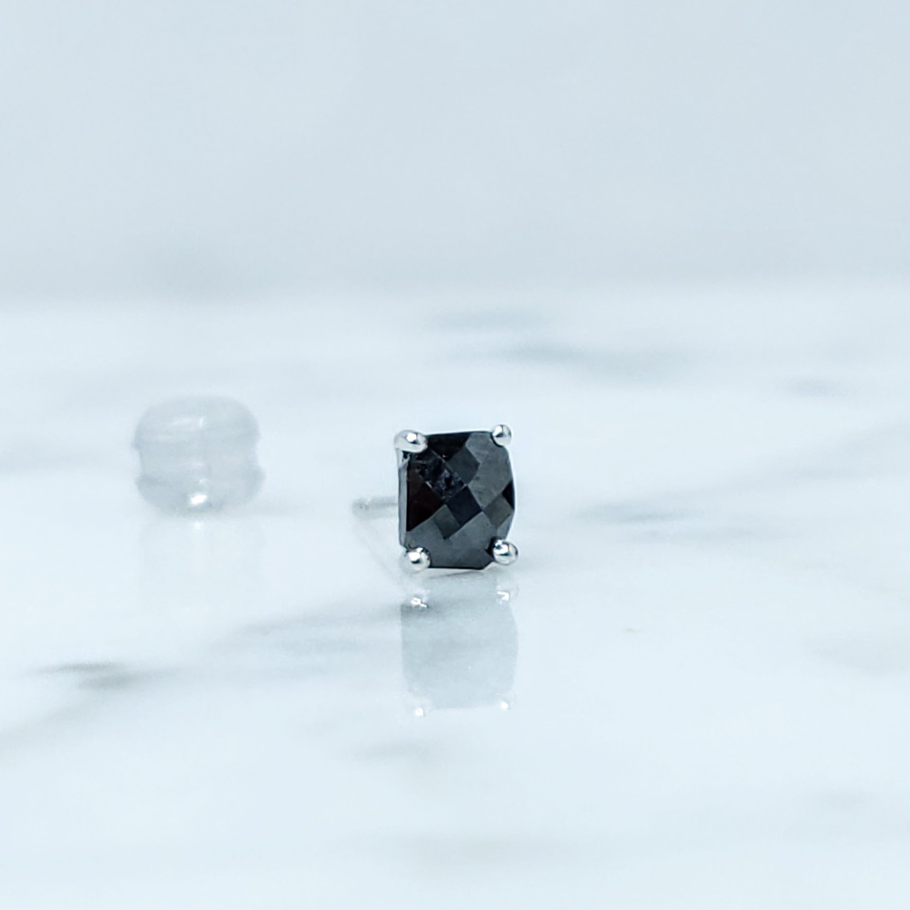 18K White Gold 0.42ct Fancy Black Rectangular Cut Diamond Single Earring