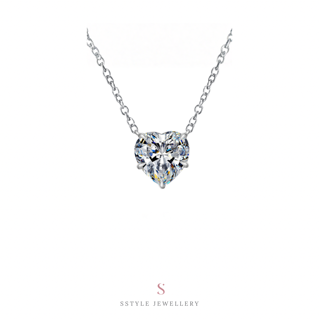 Lovey moissanite necklace