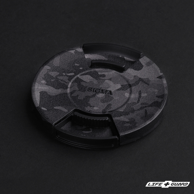 SIGMA 35mm F1.2 DG II ART (二代) 鏡頭蓋貼膜展示圖，LIFE+GUARD 迷彩系列風格