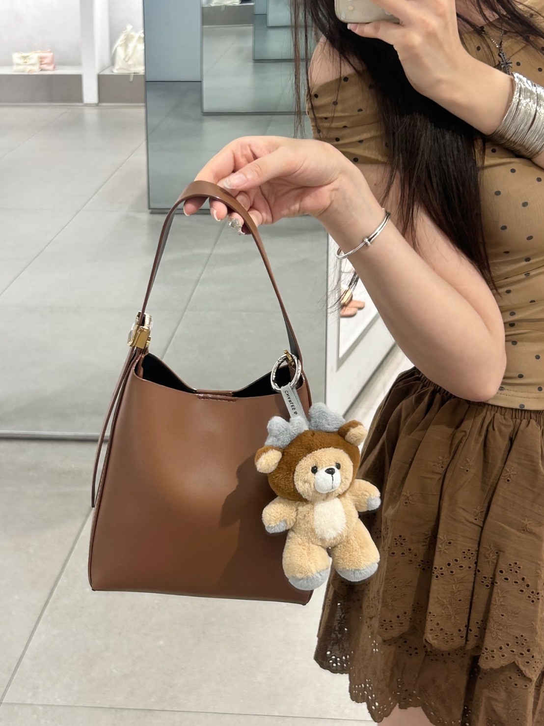 CHARLES & KEITH 小CK 吸扣式 三角 水桶包