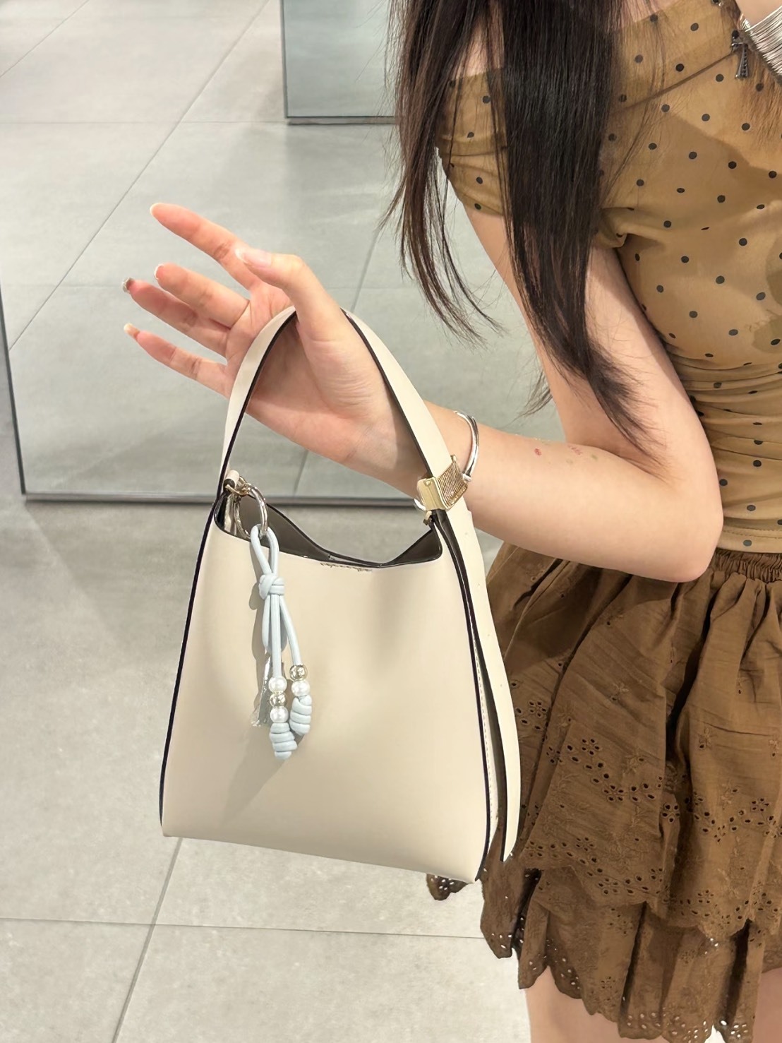 CHARLES & KEITH 小CK 吸扣式 三角 水桶包