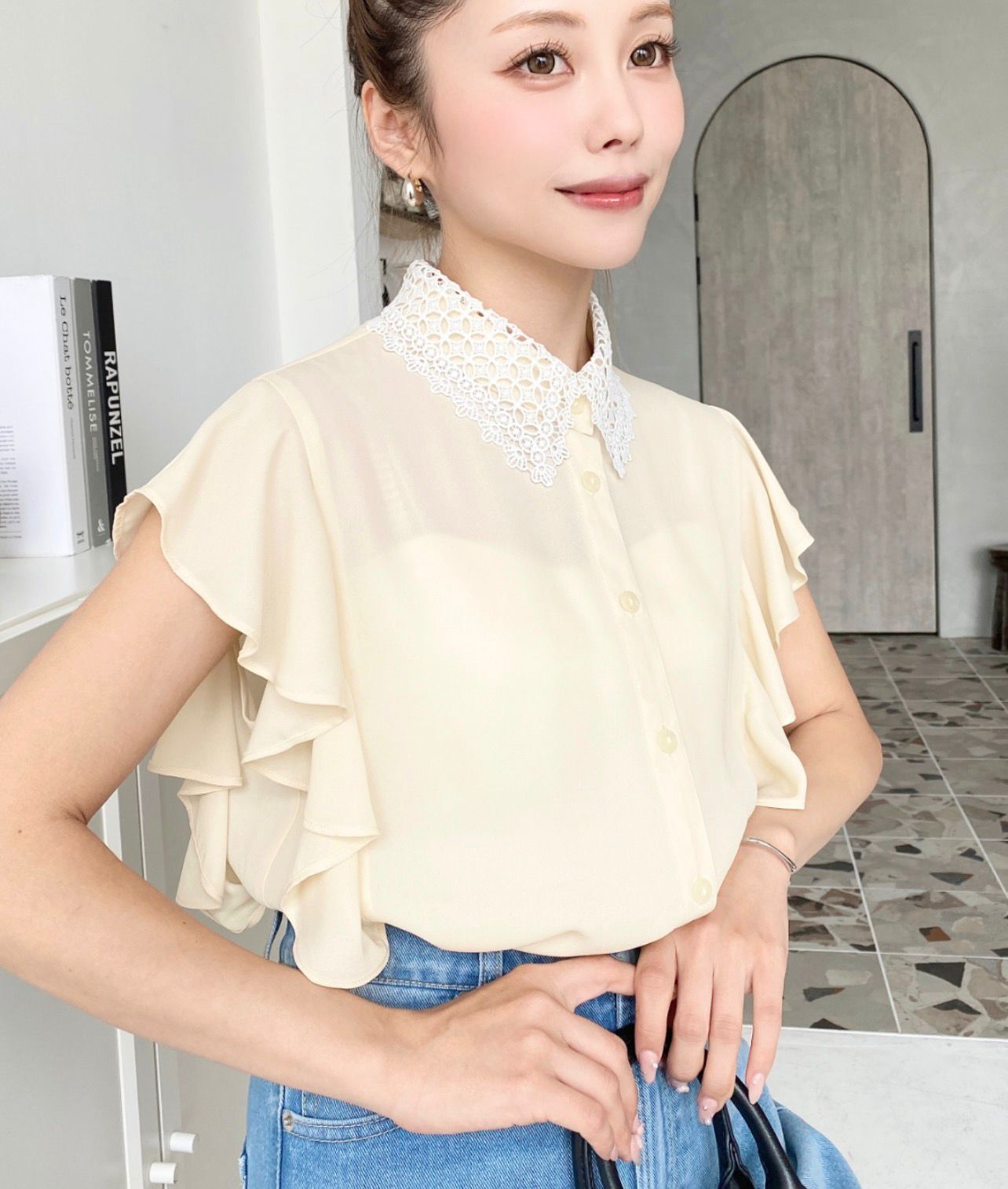【預購】JN100912 moment+ 雪紡蕾絲領荷葉邊無袖襯衫