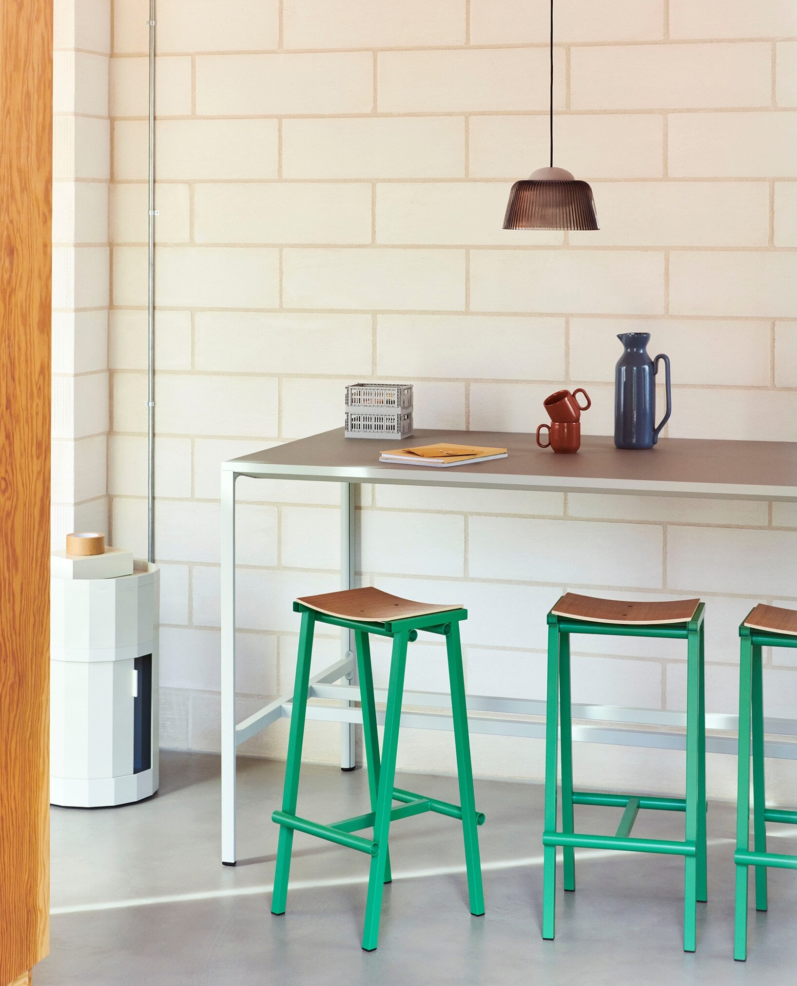 HAY 吧台椅 TABURETE 8，多色桌面與鋼框，自由搭配各種空間