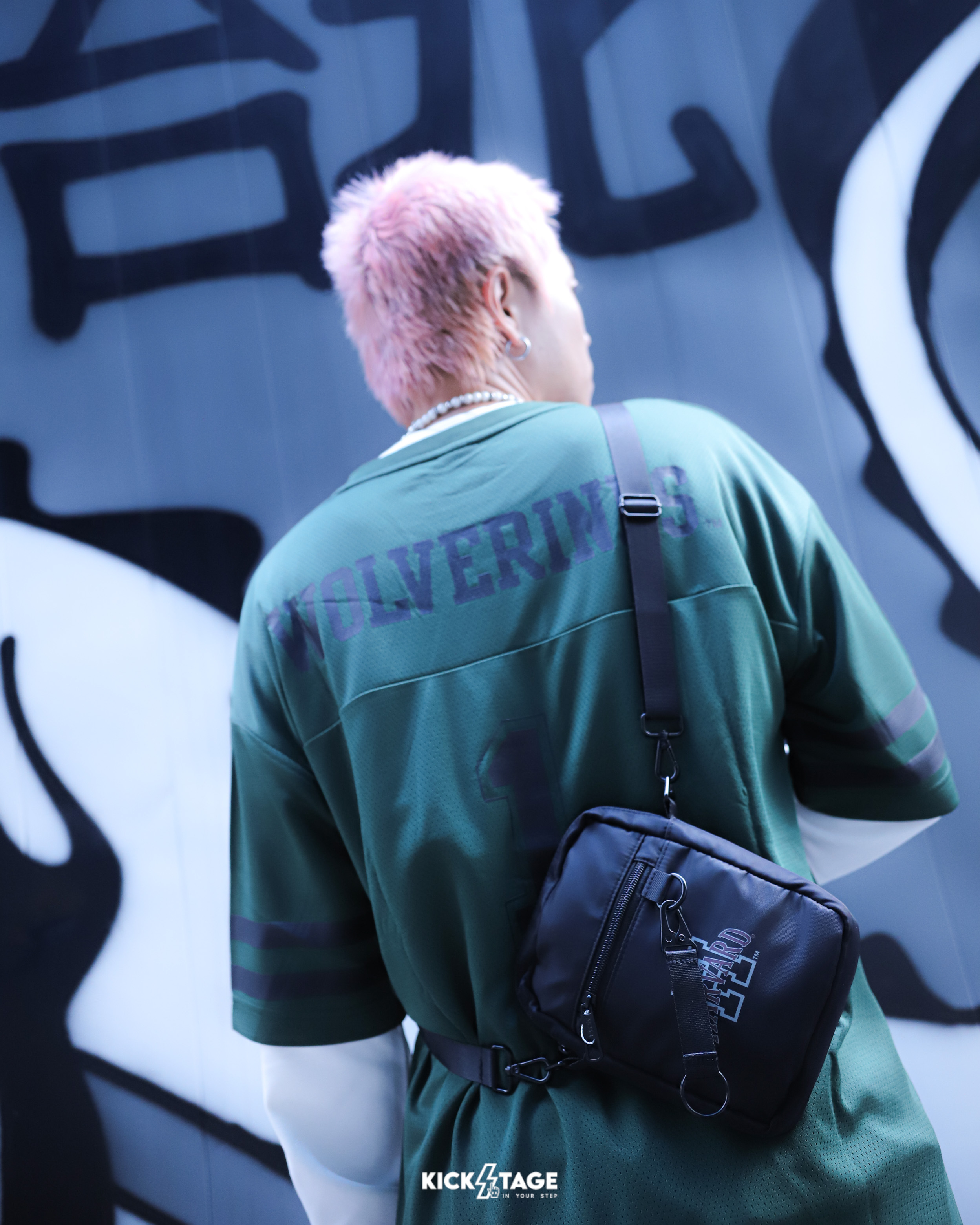 NCAA BAG 黑色 綠色 哈佛 密西根 扣環 可調節背帶 隨身 小包 側背包 斜背包【7325170】