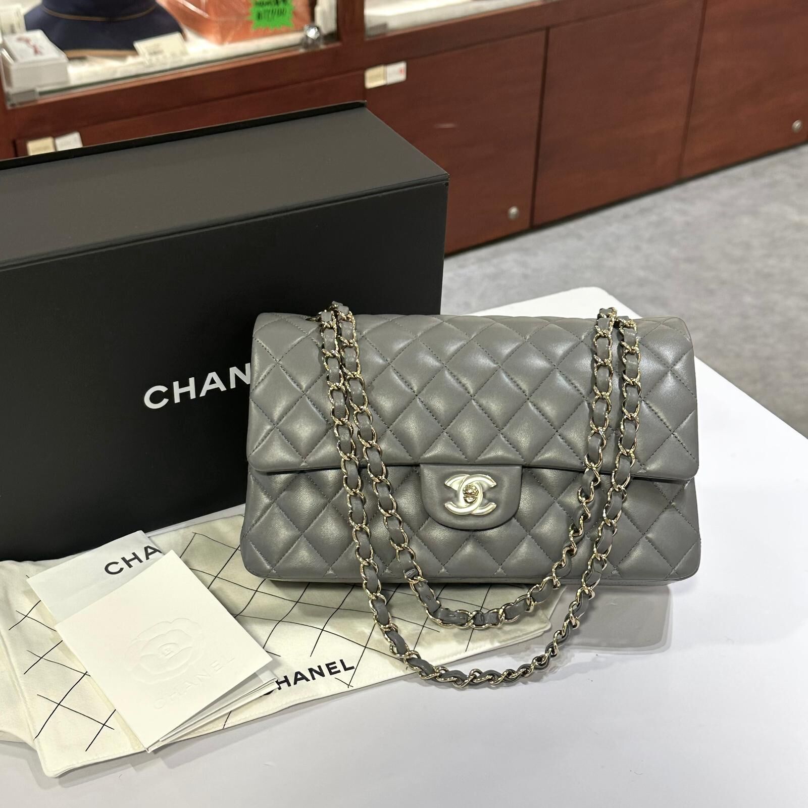 本月特價!!! 全新CHANEL CF26 A01112 灰色羊皮淡金 MEDIUM CLASSIC FLAP #兩年免費保養 #BRAND NEW #香榭站正品