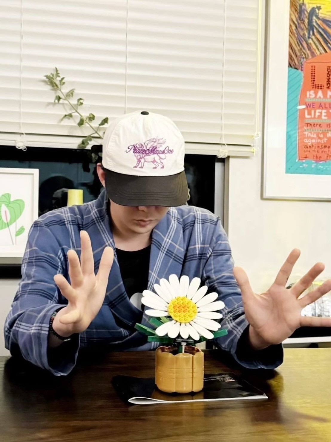 【Luxury】GD粉必收！權志龍 GD G-DRAGON × OXFORD BLOCK 818 BLOOM 聯名 限量積木 雛菊樂高 拼圖 藝術級收藏登場！