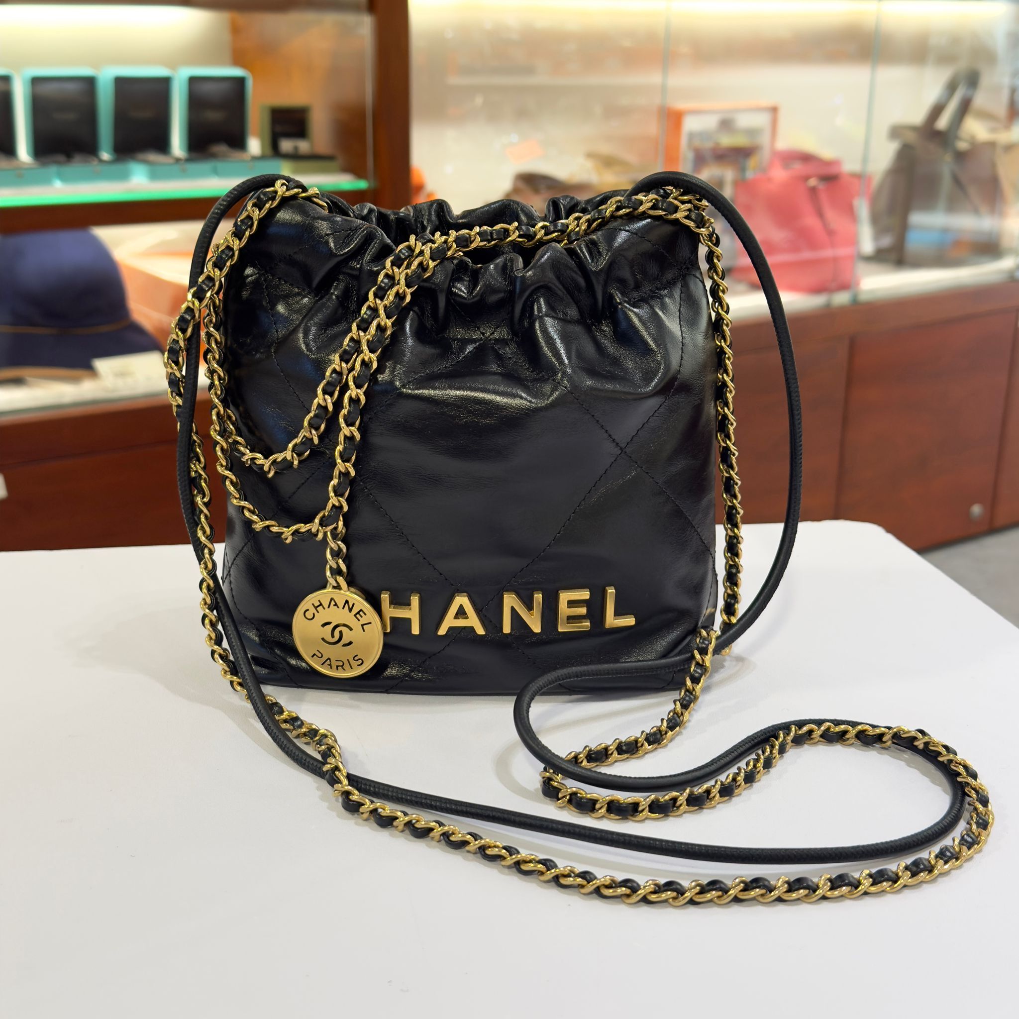 本週特價!!! 全新CHANEL垃圾袋 AS3980 22B MINI 黑色金扣羊皮 #兩年免費保養 #BRAND NEW #香榭站正品