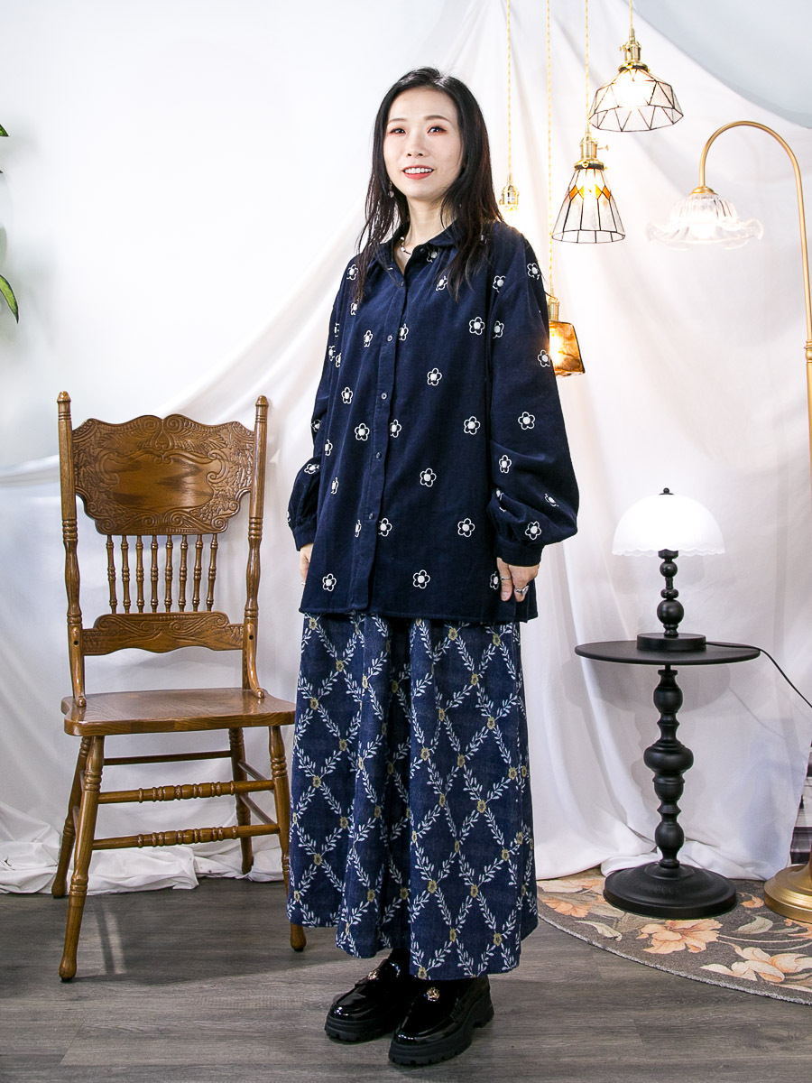 ⬇️開倉低至半價😱FINALSALE📣  全開胸扣鈕．花花刺繡 薄燈芯絨料TOP【不設退換】