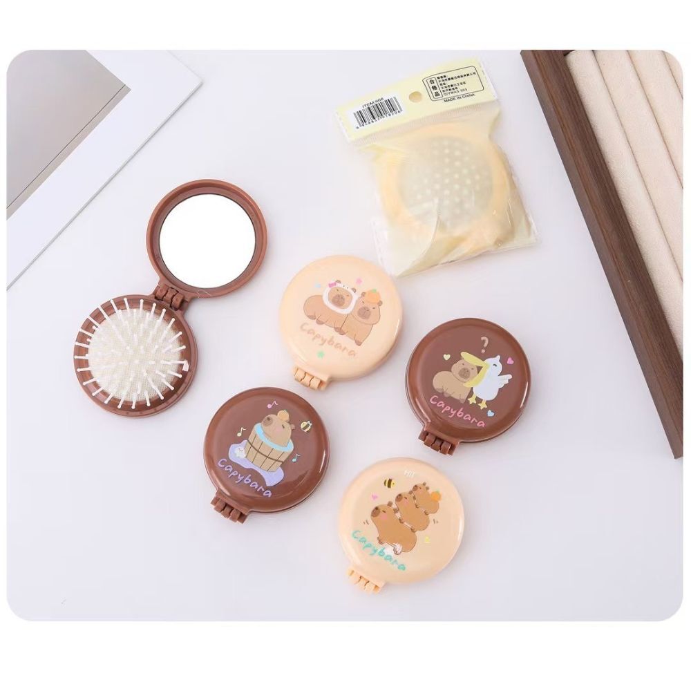 可愛水豚摺疊氣墊梳 (附鏡)｜折疊梳 化妝鏡梳 隨身鏡 隨身氣墊梳 氣墊梳 圓形梳子 按摩梳 鏡子【輕鬆購五金百貨】