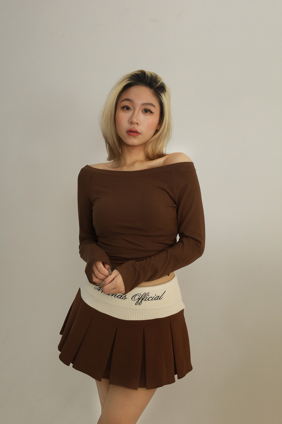 一字領美背蕾絲綁帶上衣