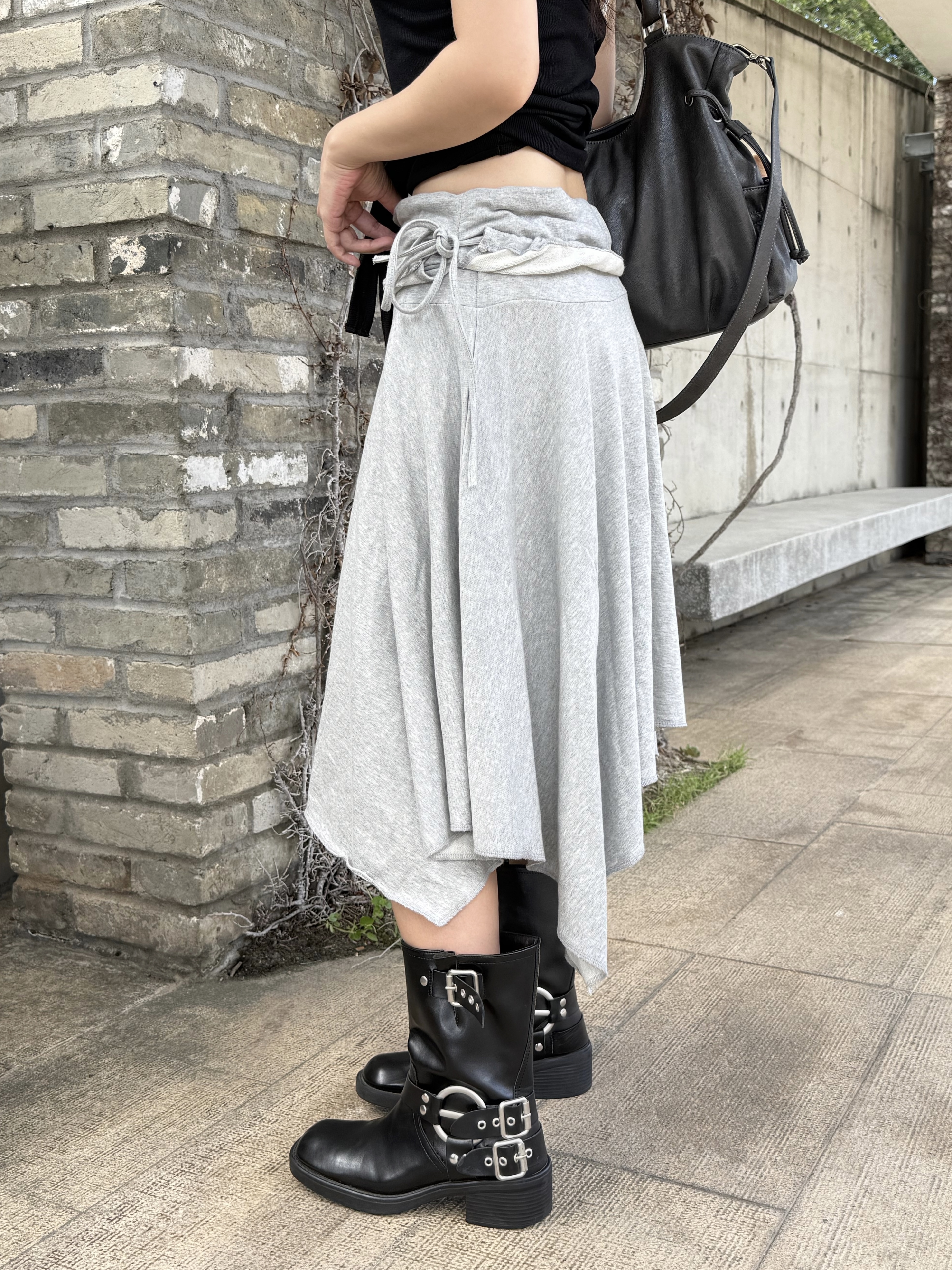 (現貨)個性感小彈性不規則半裙 SK1001(淺灰/黑)