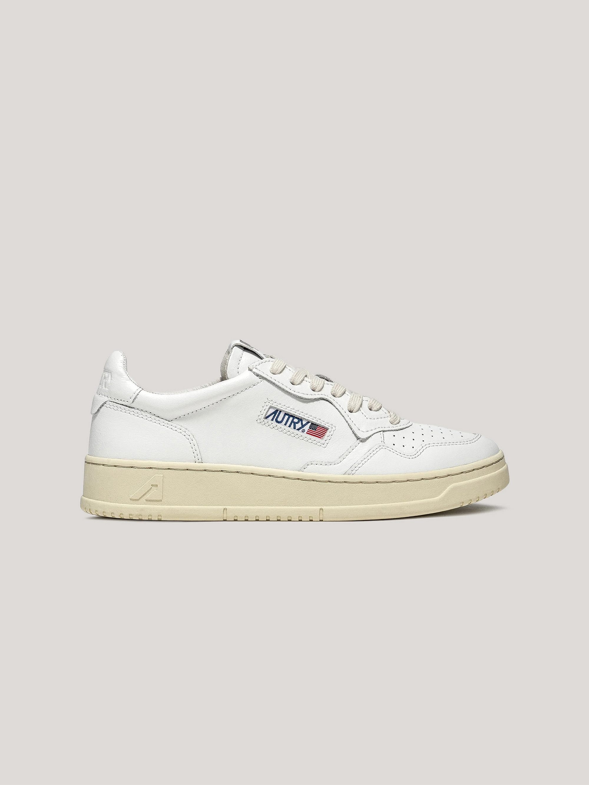 AUTRY MEDALIST 男款低筒白色皮革休閒鞋