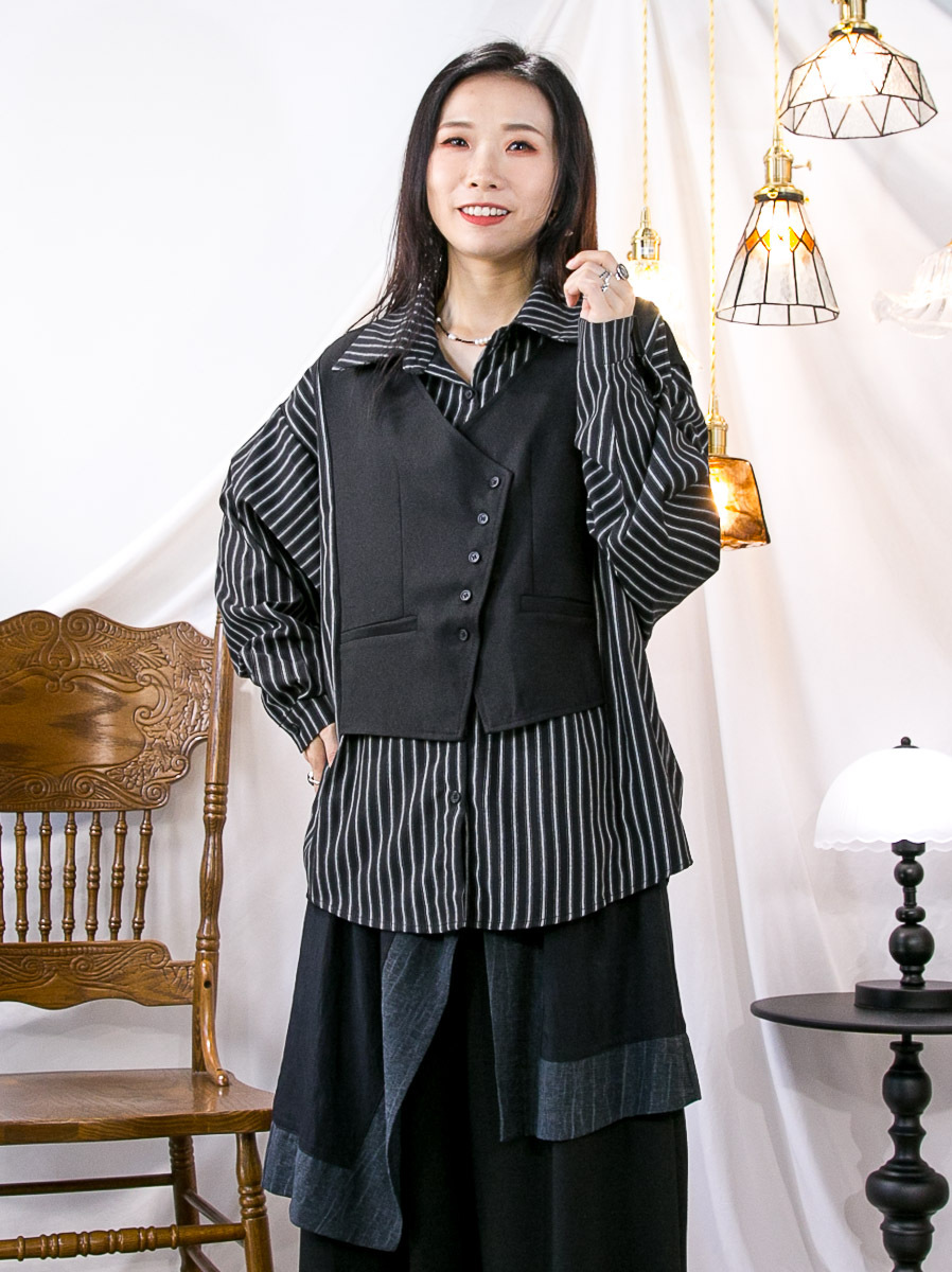 ⬇️開倉低至半價😱FINALSALE📣  全開胸扣鈕．扯布料背心 拼 直紋恤衫料 假兩件TOP【不設退換】