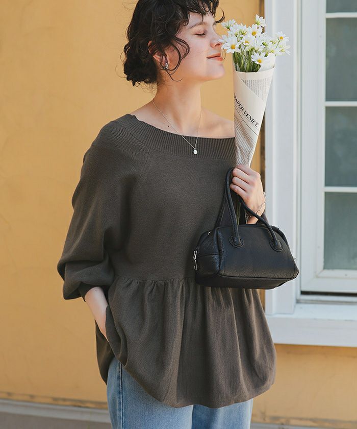 titivate オフショルダーペプラムニットトップス炭灰S（AGXT0484）